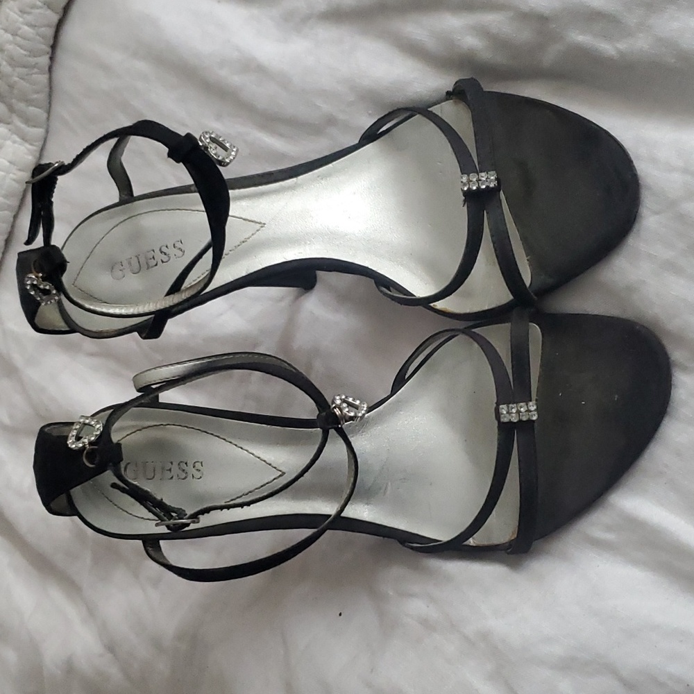 Guess Sandals 8.5 - Picture 2 of 4